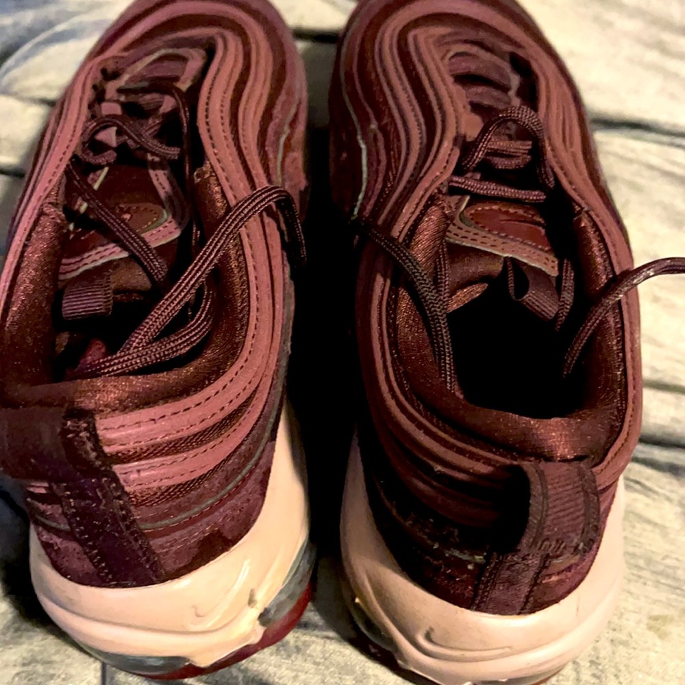 Rare Burgundy Women’s Nike AirMax 1997.